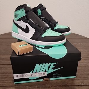 Air Jordan 1 Retro High OG, green glow- New with Box - Men's 11